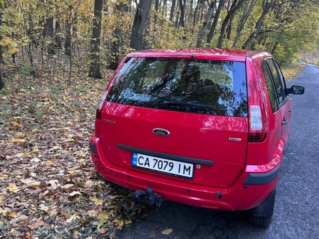 Красный Форд Фьюжн, объемом двигателя 1.4 л и пробегом 132 тыс. км за 4200 $, фото 3 на Automoto.ua