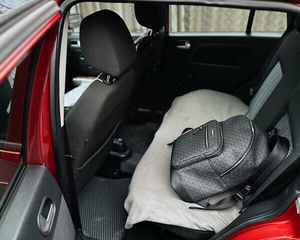 Красный Форд Фьюжн, объемом двигателя 1.4 л и пробегом 219 тыс. км за 5150 $, фото 11 на Automoto.ua