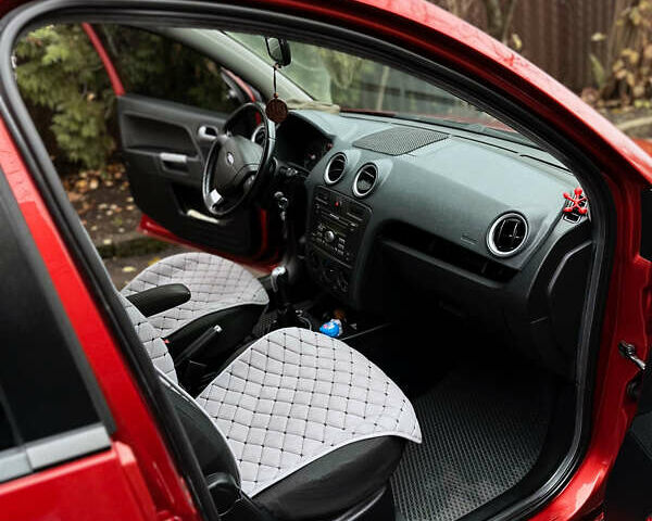 Красный Форд Фьюжн, объемом двигателя 1.4 л и пробегом 219 тыс. км за 5150 $, фото 16 на Automoto.ua