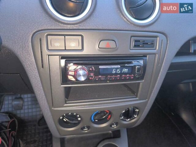 Форд Фьюжн 2006 в Теплике на Automoto.ua Красный Форд Фьюжн, объемом двигателя 1.4 л и пробегом 170 тыс. км за 5200 $, фото 13 на Automoto.ua