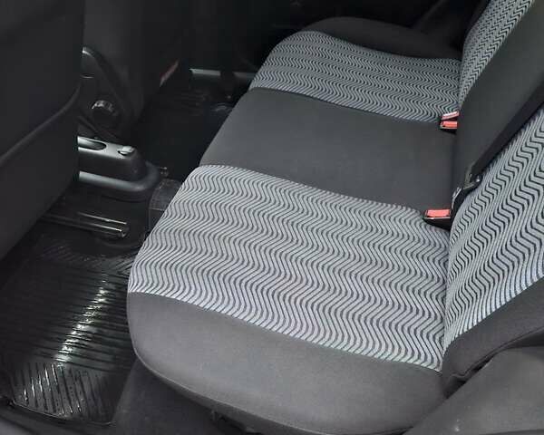 Красный Форд Фьюжн, объемом двигателя 1.6 л и пробегом 215 тыс. км за 4750 $, фото 6 на Automoto.ua