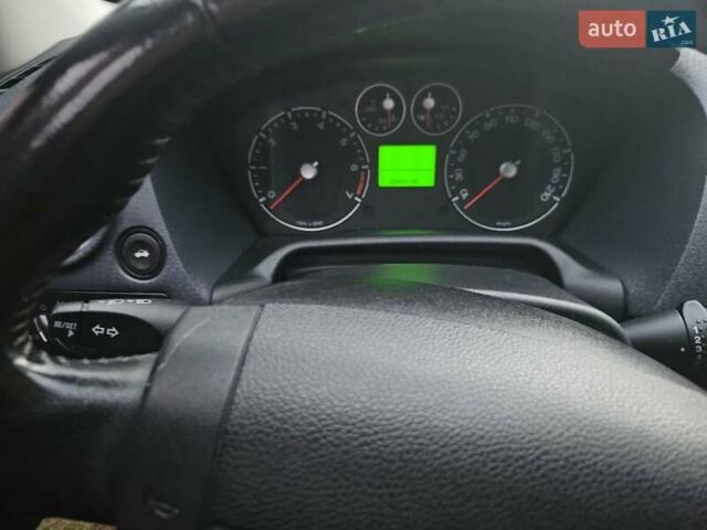 Красный Форд Фьюжн, объемом двигателя 1.6 л и пробегом 215 тыс. км за 4750 $, фото 9 на Automoto.ua