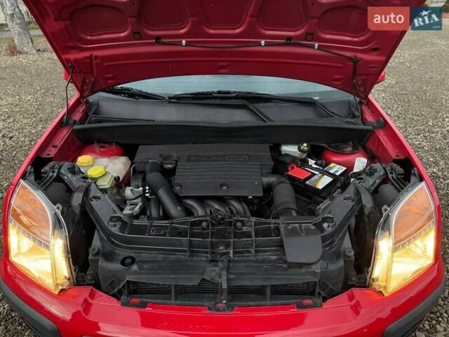 Красный Форд Фьюжн, объемом двигателя 1.4 л и пробегом 197 тыс. км за 4850 $, фото 25 на Automoto.ua