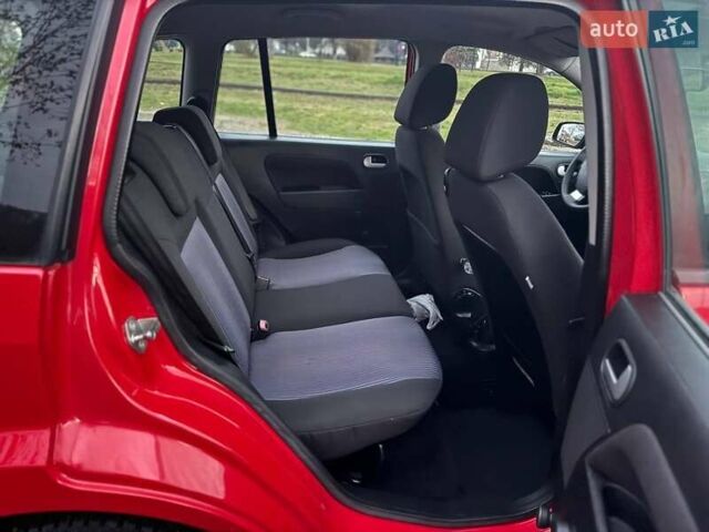 Красный Форд Фьюжн, объемом двигателя 1.4 л и пробегом 197 тыс. км за 4850 $, фото 19 на Automoto.ua