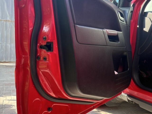 Красный Форд Фьюжн, объемом двигателя 1.6 л и пробегом 290 тыс. км за 4800 $, фото 6 на Automoto.ua