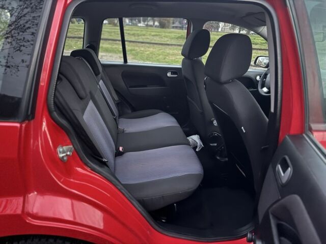 Красный Форд Фьюжн, объемом двигателя 1.4 л и пробегом 195 тыс. км за 4750 $, фото 12 на Automoto.ua