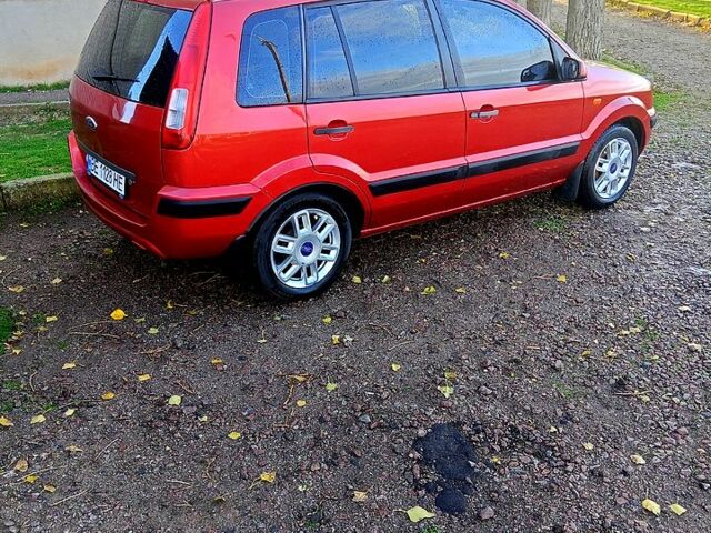 Красный Форд Фьюжн, объемом двигателя 1.4 л и пробегом 160 тыс. км за 4000 $, фото 6 на Automoto.ua