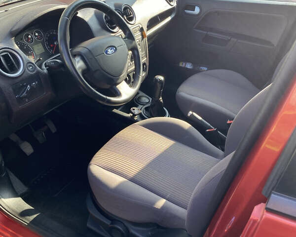 Форд Фьюжн 2007 в Львове на Automoto.ua Красный Форд Фьюжн, объемом двигателя 1.39 л и пробегом 104 тыс. км за 5499 $, фото 5 на Automoto.ua