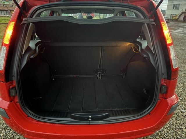 Красный Форд Фьюжн, объемом двигателя 1.4 л и пробегом 195 тыс. км за 4750 $, фото 19 на Automoto.ua