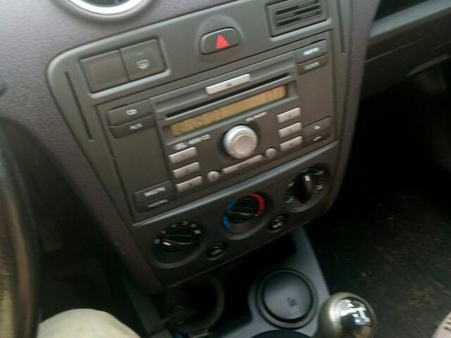 Форд Фьюжен 2007 у Харкові на Automoto.ua Червоний Форд Фьюжен, об'ємом двигуна 1.4 л та пробігом 183 тис. км за 5300 $, фото 4 на Automoto.ua