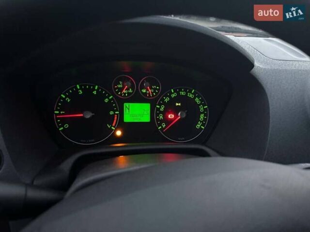 Красный Форд Фьюжн, объемом двигателя 1.4 л и пробегом 197 тыс. км за 4850 $, фото 17 на Automoto.ua