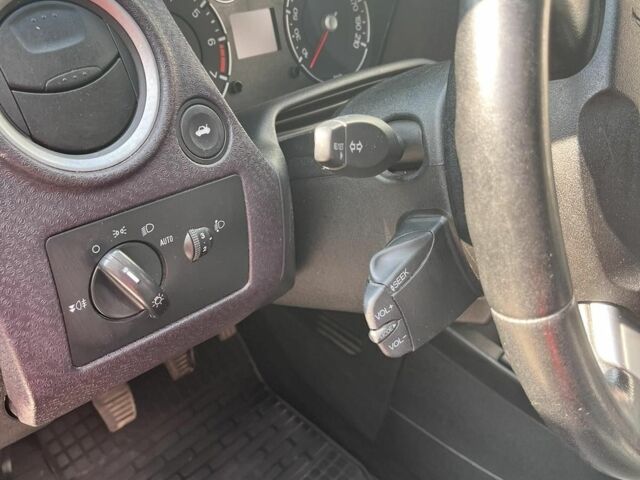 Красный Форд Фьюжн, объемом двигателя 1.6 л и пробегом 290 тыс. км за 4800 $, фото 8 на Automoto.ua