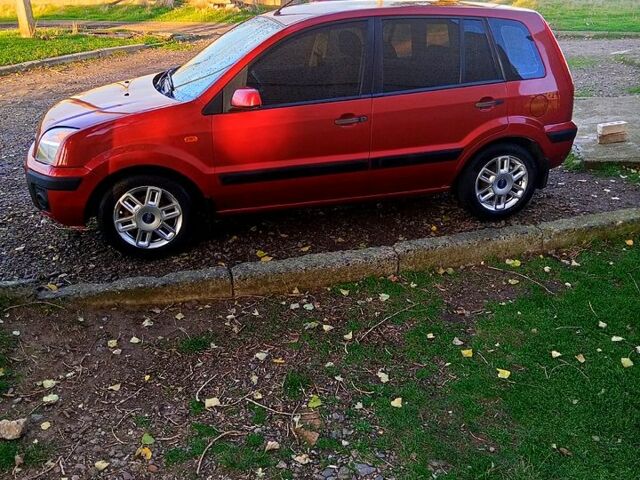 Красный Форд Фьюжн, объемом двигателя 1.4 л и пробегом 160 тыс. км за 4000 $, фото 2 на Automoto.ua