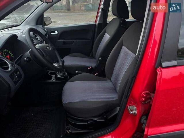 Красный Форд Фьюжн, объемом двигателя 1.4 л и пробегом 197 тыс. км за 4850 $, фото 23 на Automoto.ua