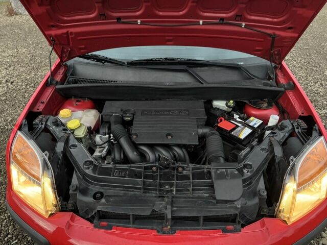 Красный Форд Фьюжн, объемом двигателя 1.4 л и пробегом 195 тыс. км за 4750 $, фото 20 на Automoto.ua