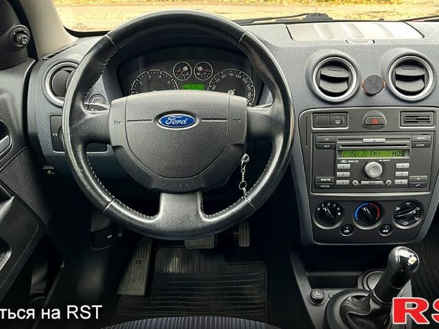 Красный Форд Фьюжн, объемом двигателя 1.6 л и пробегом 131 тыс. км за 5500 $, фото 11 на Automoto.ua