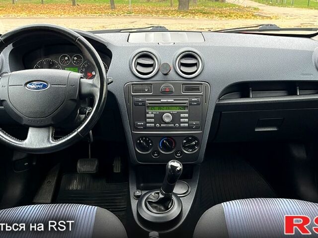 Красный Форд Фьюжн, объемом двигателя 1.6 л и пробегом 131 тыс. км за 5500 $, фото 8 на Automoto.ua