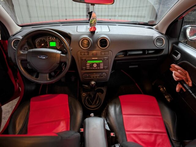 Красный Форд Фьюжн, объемом двигателя 1.6 л и пробегом 300 тыс. км за 5100 $, фото 10 на Automoto.ua