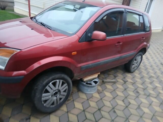 Красный Форд Фьюжн, объемом двигателя 1.6 л и пробегом 3 тыс. км за 3000 $, фото 1 на Automoto.ua