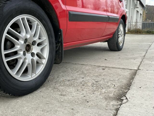 Червоний Форд Фьюжен, об'ємом двигуна 1.2 л та пробігом 210 тис. км за 3950 $, фото 3 на Automoto.ua