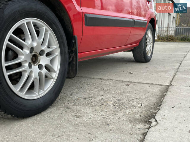 Червоний Форд Фьюжен, об'ємом двигуна 1.2 л та пробігом 210 тис. км за 3950 $, фото 6 на Automoto.ua