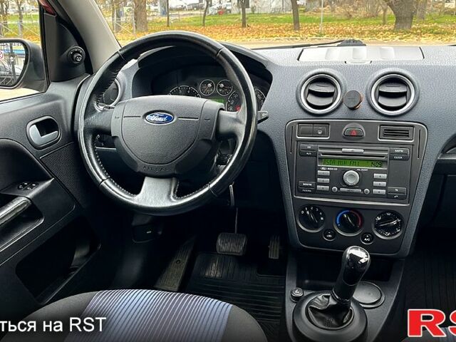 Красный Форд Фьюжн, объемом двигателя 1.6 л и пробегом 131 тыс. км за 5500 $, фото 10 на Automoto.ua