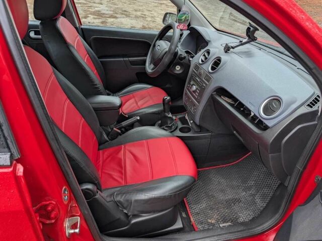 Красный Форд Фьюжн, объемом двигателя 1.6 л и пробегом 300 тыс. км за 5100 $, фото 7 на Automoto.ua