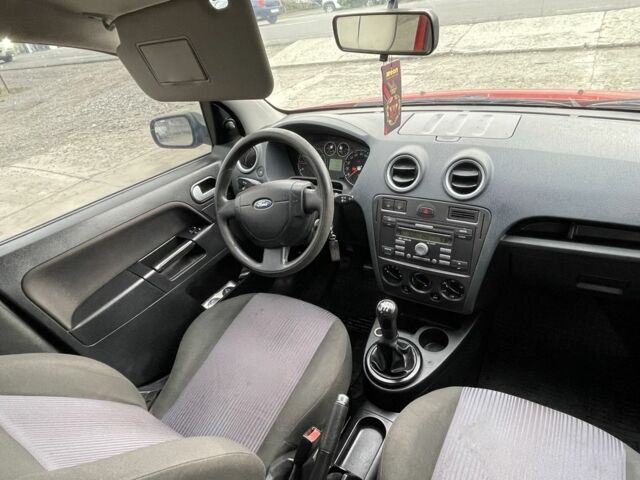 Червоний Форд Фьюжен, об'ємом двигуна 1.2 л та пробігом 210 тис. км за 3950 $, фото 7 на Automoto.ua