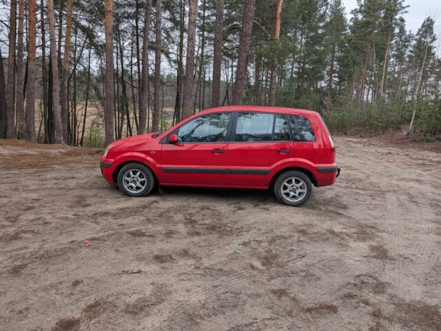 Красный Форд Фьюжн, объемом двигателя 1.6 л и пробегом 300 тыс. км за 5100 $, фото 2 на Automoto.ua