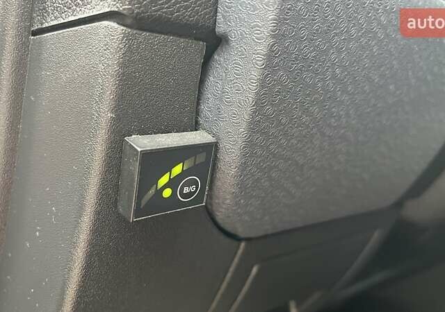 Красный Форд Фьюжн, объемом двигателя 1.39 л и пробегом 131 тыс. км за 5500 $, фото 17 на Automoto.ua