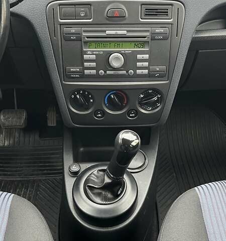 Красный Форд Фьюжн, объемом двигателя 1.39 л и пробегом 131 тыс. км за 5500 $, фото 13 на Automoto.ua