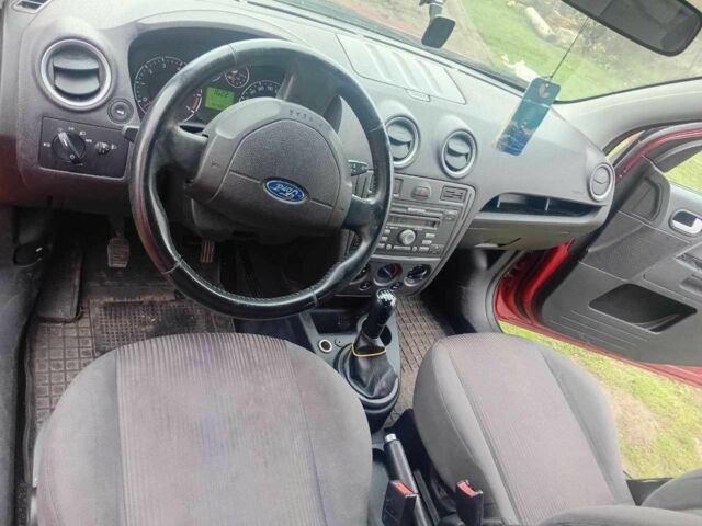 Червоний Форд Фьюжен, об'ємом двигуна 1.6 л та пробігом 200 тис. км за 4200 $, фото 2 на Automoto.ua