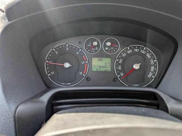 Красный Форд Фьюжн, объемом двигателя 1.6 л и пробегом 300 тыс. км за 5100 $, фото 12 на Automoto.ua