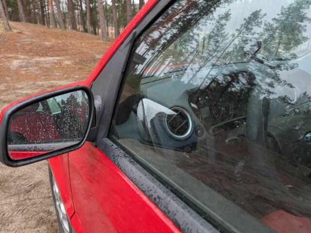 Красный Форд Фьюжн, объемом двигателя 1.6 л и пробегом 300 тыс. км за 5100 $, фото 5 на Automoto.ua