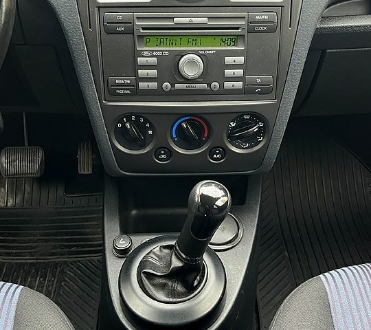 Красный Форд Фьюжн, объемом двигателя 1.6 л и пробегом 131 тыс. км за 5500 $, фото 9 на Automoto.ua