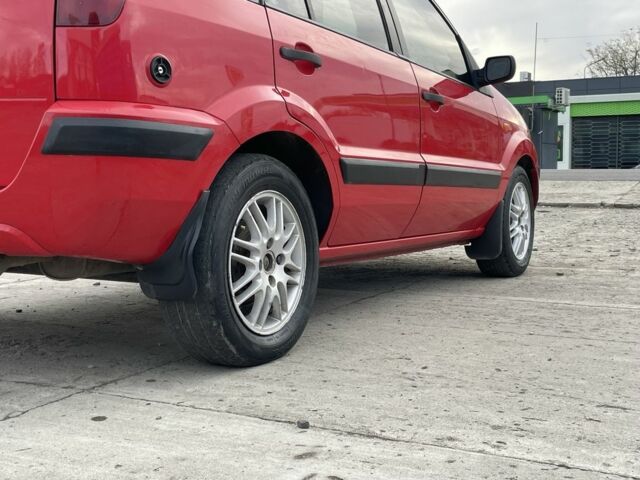 Червоний Форд Фьюжен, об'ємом двигуна 1.2 л та пробігом 210 тис. км за 3950 $, фото 6 на Automoto.ua