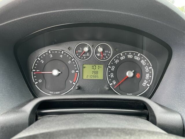 Червоний Форд Фьюжен, об'ємом двигуна 1.2 л та пробігом 210 тис. км за 3950 $, фото 9 на Automoto.ua