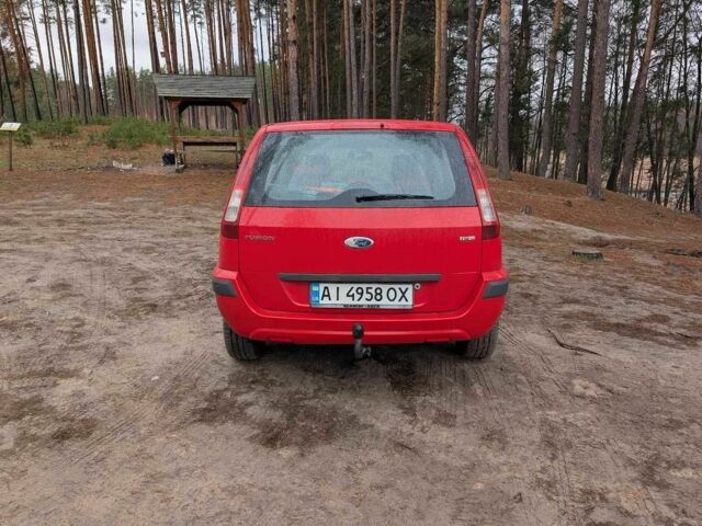 Красный Форд Фьюжн, объемом двигателя 1.6 л и пробегом 300 тыс. км за 5100 $, фото 4 на Automoto.ua