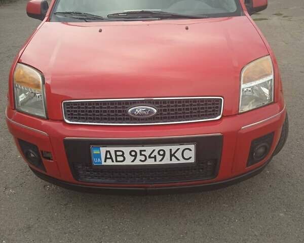 Червоний Форд Фьюжен, об'ємом двигуна 1.39 л та пробігом 190 тис. км за 5100 $, фото 1 на Automoto.ua