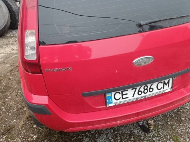 Красный Форд Фьюжн, объемом двигателя 1 л и пробегом 178 тыс. км за 3100 $, фото 5 на Automoto.ua