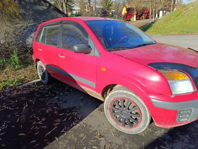 Красный Форд Фьюжн, объемом двигателя 1 л и пробегом 178 тыс. км за 3100 $, фото 1 на Automoto.ua