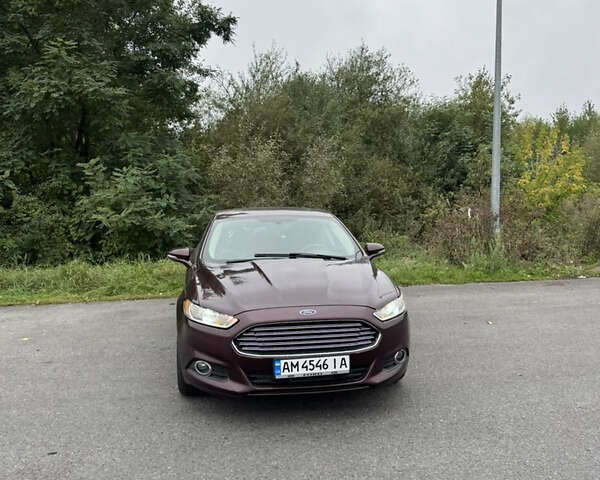 Красный Форд Фьюжн, объемом двигателя 2 л и пробегом 291 тыс. км за 8500 $, фото 1 на Automoto.ua