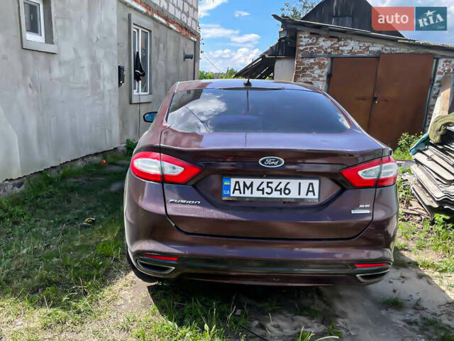 Красный Форд Фьюжн, объемом двигателя 2 л и пробегом 289 тыс. км за 8900 $, фото 2 на Automoto.ua