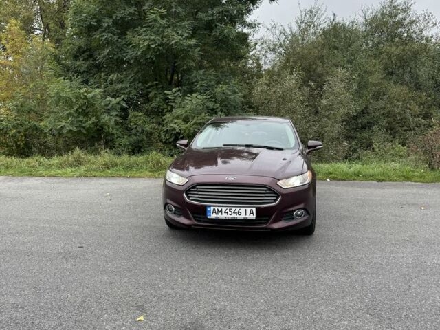 Красный Форд Фьюжн, объемом двигателя 2 л и пробегом 289 тыс. км за 8600 $, фото 1 на Automoto.ua