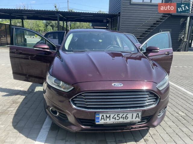Красный Форд Фьюжн, объемом двигателя 2 л и пробегом 288 тыс. км за 9600 $, фото 2 на Automoto.ua