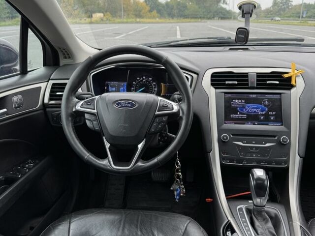 Красный Форд Фьюжн, объемом двигателя 2 л и пробегом 289 тыс. км за 8600 $, фото 8 на Automoto.ua