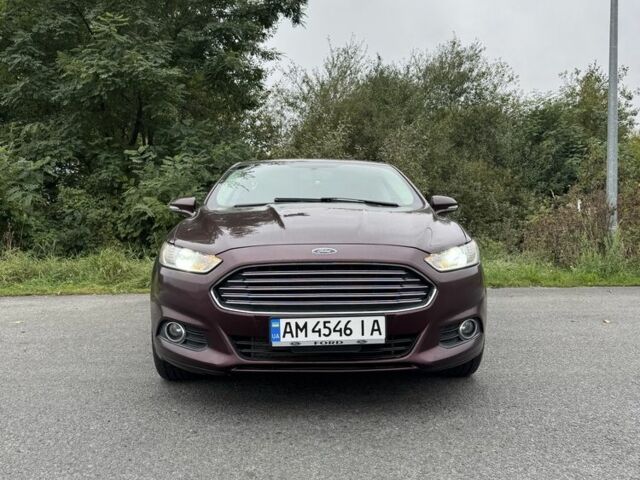 Красный Форд Фьюжн, объемом двигателя 2 л и пробегом 289 тыс. км за 8600 $, фото 2 на Automoto.ua