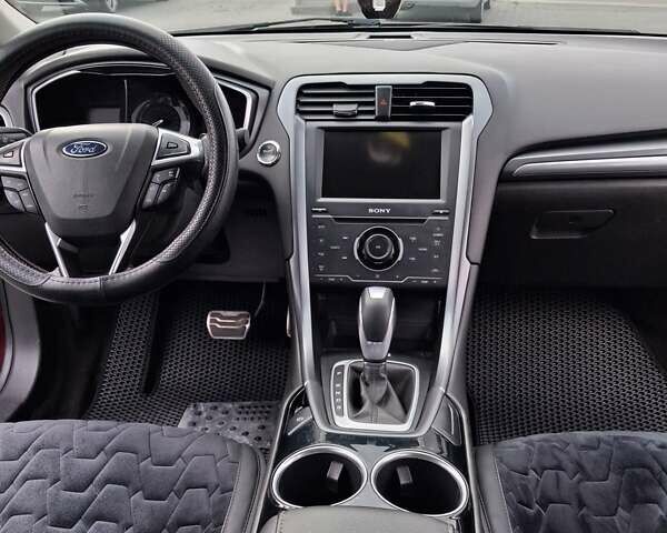 Красный Форд Фьюжн, объемом двигателя 2 л и пробегом 161 тыс. км за 10999 $, фото 11 на Automoto.ua