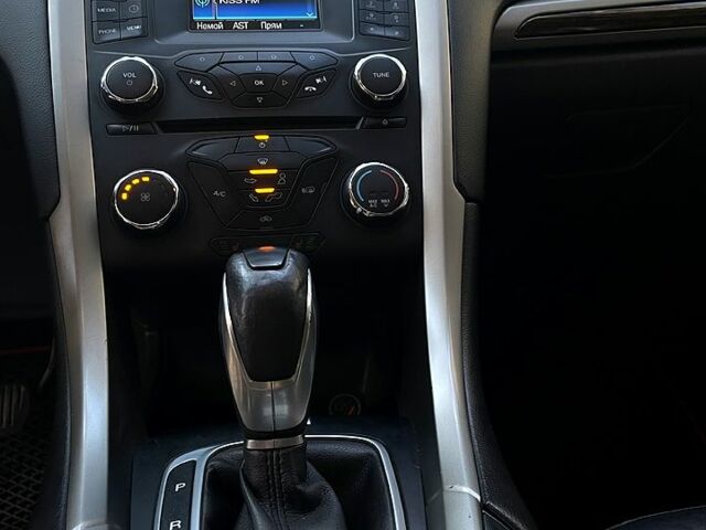 Красный Форд Фьюжн, объемом двигателя 2 л и пробегом 300 тыс. км за 9000 $, фото 5 на Automoto.ua