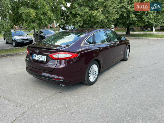 Красный Форд Фьюжн, объемом двигателя 2 л и пробегом 155 тыс. км за 12999 $, фото 5 на Automoto.ua